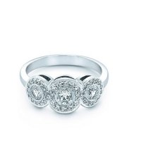 Помолвочное кольцо Tiffany Three Stone Circlet